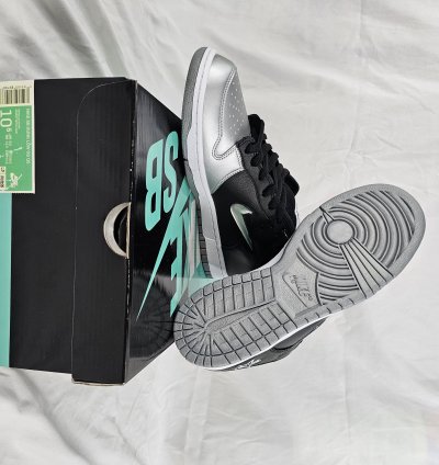 Nike Sb Dunk Low Supreme Jewel Swoosh
