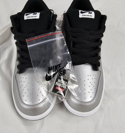 Nike Sb Dunk Low Supreme Jewel Swoosh