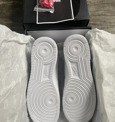 Nike Supreme Air Force 1 Low White