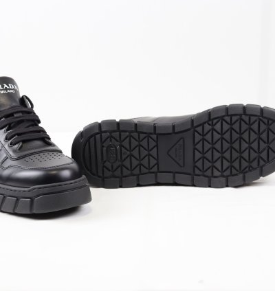 O1rshd Low Top Logo Leather Sneakers In Black