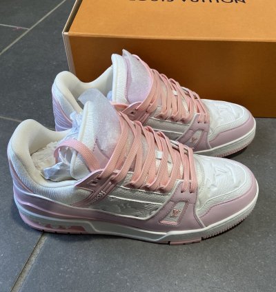 Pink Trainer 2022