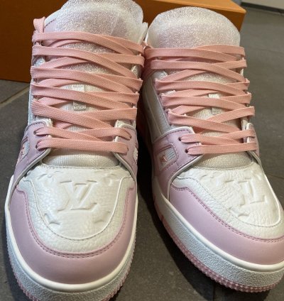 Pink Trainer 2022