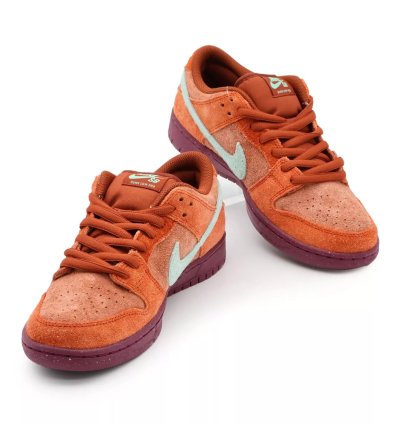 Nike Sb Dunk Low Mystic Red Rosewood Emerald Rise Rugged