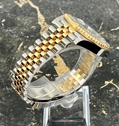 Rolex Gmt-master Ii New 2025 - Gmt-master Ii - 126713grnr - Steel Gold