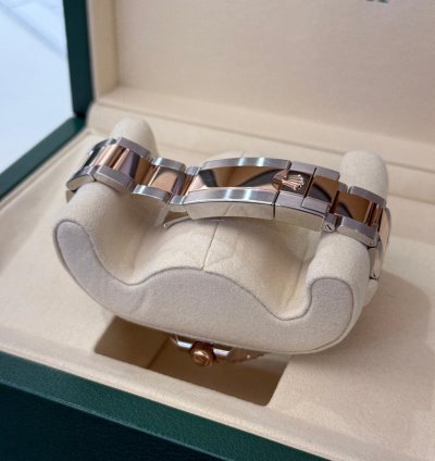 Rolex Gmt-master Ii Nuovo 2025 Aprile Rootbeer Acciaio Oro Rosa Full Set Con Documenti Scatola