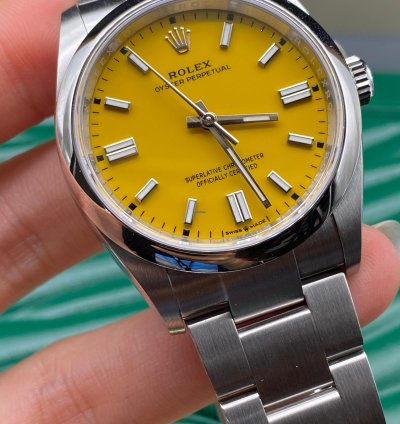 Rolex Oyster Perpetual 36 126000 Yellow Dial