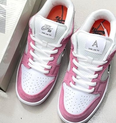April Skateboard X Nike Sb Dunk Low Pro Pink