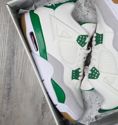 Jordan 4 Retro Sb pine Green