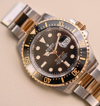 Rolex Sea-dweller Unworn Full Set 126603