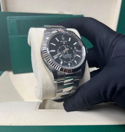 Rolex Sky-dweller 18k White Gold 42mm Black Dial Steel Oyster Bracelet 326934
