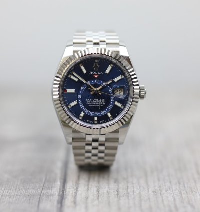 Rolex Sky-dweller 2022 Rolex Sky Dweller Stainless Steel Blue Dial Jubilee 326934