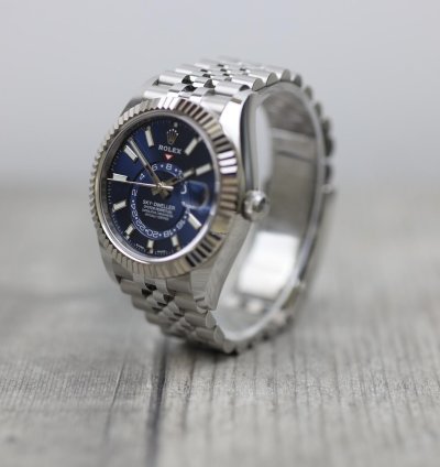 Rolex Sky-dweller 2022 Rolex Sky Dweller Stainless Steel Blue Dial Jubilee 326934