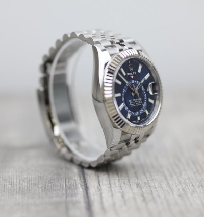 Rolex Sky-dweller 2022 Rolex Sky Dweller Stainless Steel Blue Dial Jubilee 326934