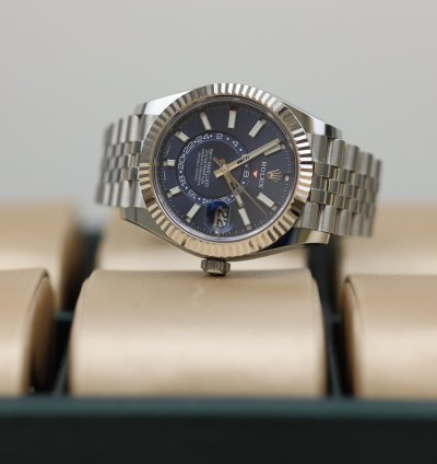 Rolex Sky-dweller 2022 Rolex Sky Dweller Stainless Steel Blue Dial Jubilee 326934
