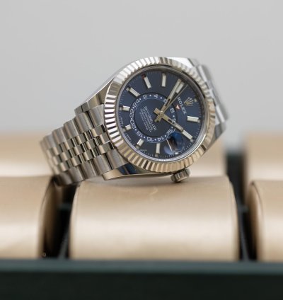Rolex Sky-dweller 2022 Rolex Sky Dweller Stainless Steel Blue Dial Jubilee 326934