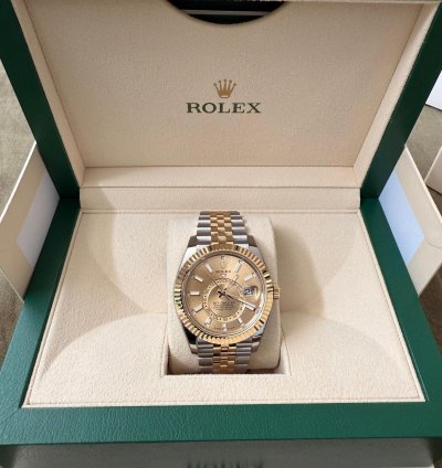 Rolex Sky-dweller 2024 Like New Unworn Champagne Dial 336933