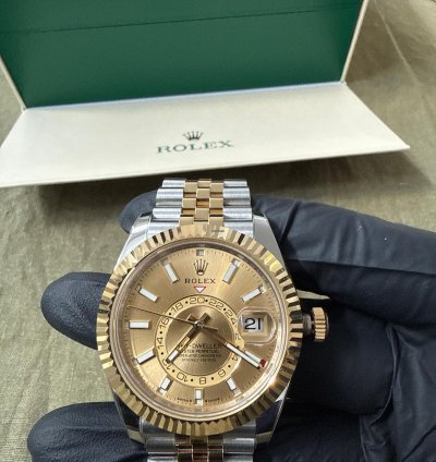 Rolex Sky-dweller 2024 Like New Unworn Champagne Dial 336933