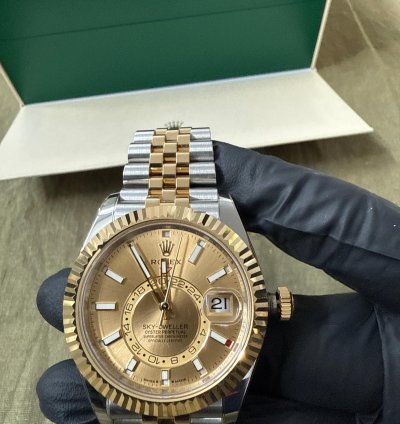 Rolex Sky-dweller 2024 Like New Unworn Champagne Dial 336933