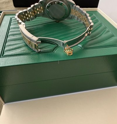 Rolex Sky-dweller 2024 Like New Unworn Champagne Dial 336933