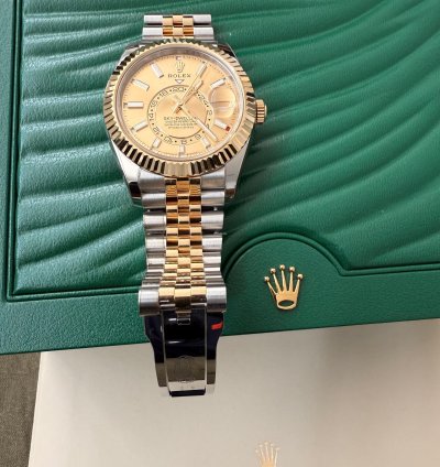 Rolex Sky-dweller 2024 Like New Unworn Champagne Dial 336933