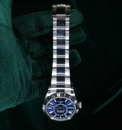 Rolex Sky-dweller 2025 New Unworn Sky-dweller Blue Dial Fluted Bezel Oyster Bracelet Steel Full Set 336934