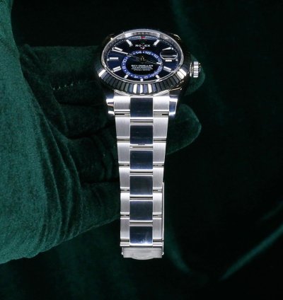 Rolex Sky-dweller 2025 New Unworn Sky-dweller Blue Dial Fluted Bezel Oyster Bracelet Steel Full Set 336934