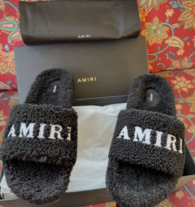 Amiri Sherling Logo Slides
