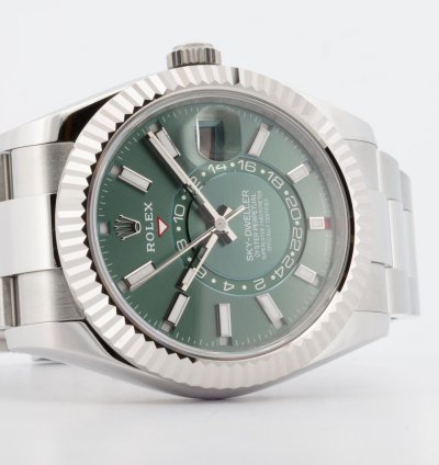 Rolex Sky-dweller 42 336934 Green Dial Oyster 2024 New Unworn Full Set