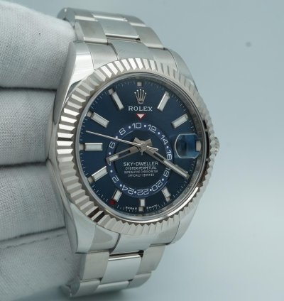 Rolex Sky-dweller 42 Mm 18k White Gold Fluted Bezel Blue Dial Oyster Bracelet Complete Set 2024