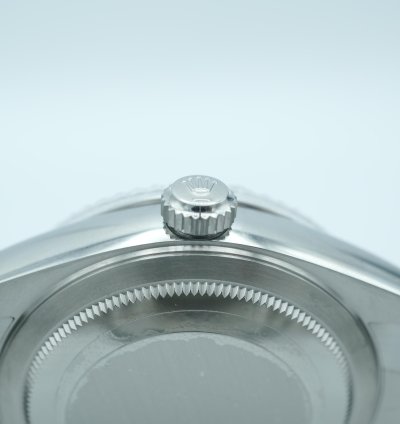 Rolex Sky-dweller 42 Mm 18k White Gold Fluted Bezel Green Dial Oyster Bracelet Complete Set 2025