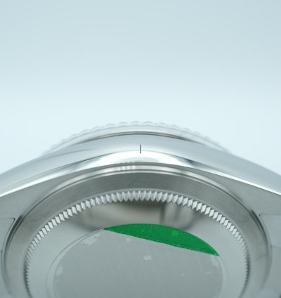 Rolex Sky-dweller 42 Mm 18k White Gold Fluted Bezel Green Dial Oyster Bracelet Complete Set 2025