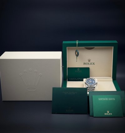 Rolex Sky-dweller 42mm Blue Dial Stainless Steel Jubilee Fluted Complete