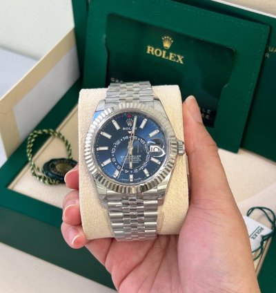 Rolex Sky-dweller 42mm Steel Blue Dial Jubilee