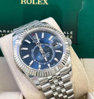 Rolex Sky-dweller 42mm Steel Blue Dial Jubilee