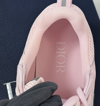 B22 Low Top Sneakers