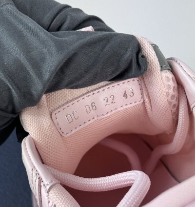 B22 Low Top Sneakers