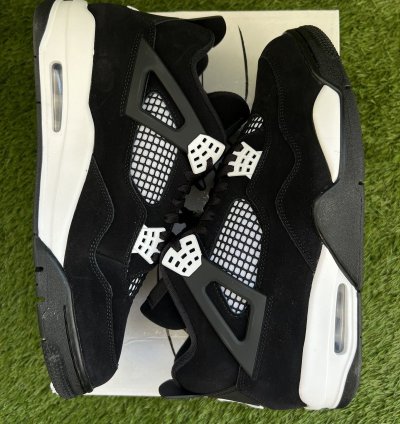 Air Jordan 4 Retro White Thunder