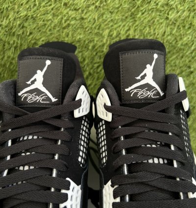 Air Jordan 4 Retro White Thunder