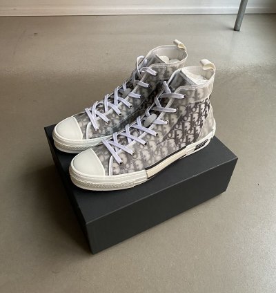 B23 High-top Sneaker