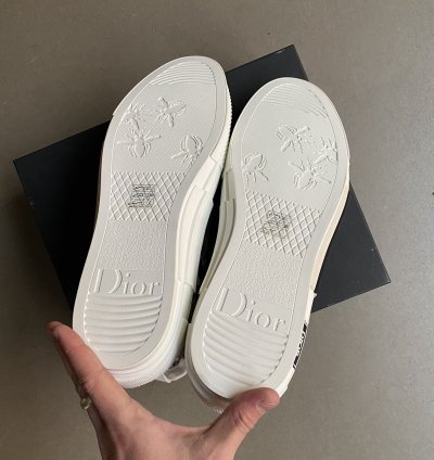 B23 High-top Sneaker