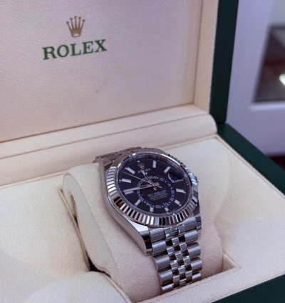 Rolex Sky-dweller Blu Nuovo 2025 Jubilee Full Set Con Documenti Scatola Rolex