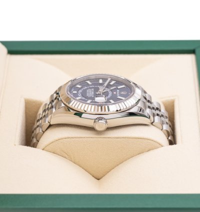 Rolex Sky-dweller Blue Dial Jubilee New Unworn Box And Papers 2022 326934