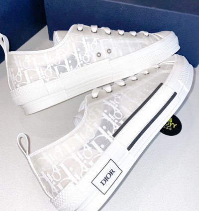 B23 Oblique Low Top Sneakers