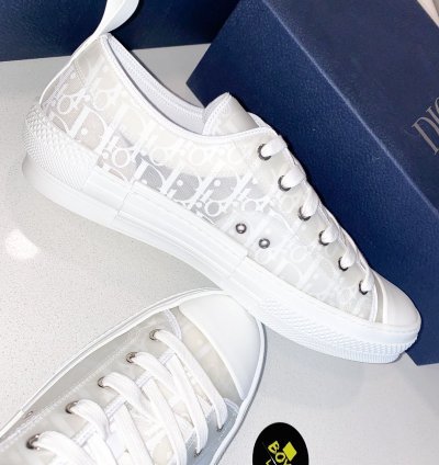 B23 Oblique Low Top Sneakers