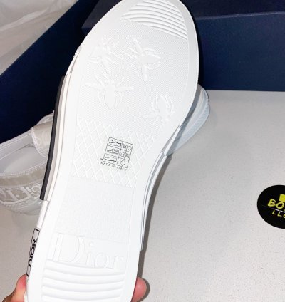 B23 Oblique Low Top Sneakers