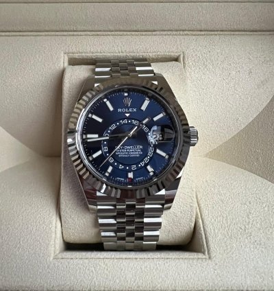 Rolex Sky-dweller Blue In Stock Jubilee-band 06 22 Unworn Lc100