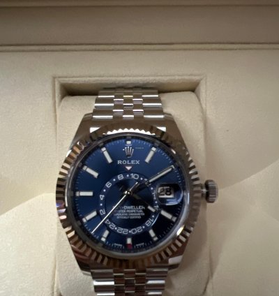 Rolex Sky-dweller Blue In Stock Jubilee-band 06 22 Unworn Lc100