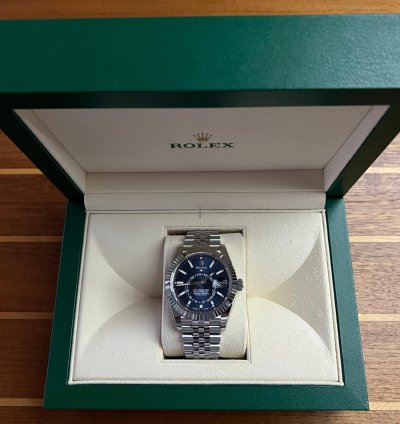 Rolex Sky-dweller Blue In Stock Jubilee-band 06 22 Unworn Lc100