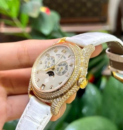 Patek Philippe Annual Calendar 4937r-001