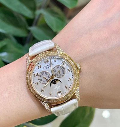 Patek Philippe Annual Calendar 4937r-001